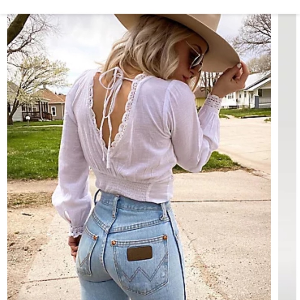 Women’s Wrangler cowboy cut slim fit Jean in bleach